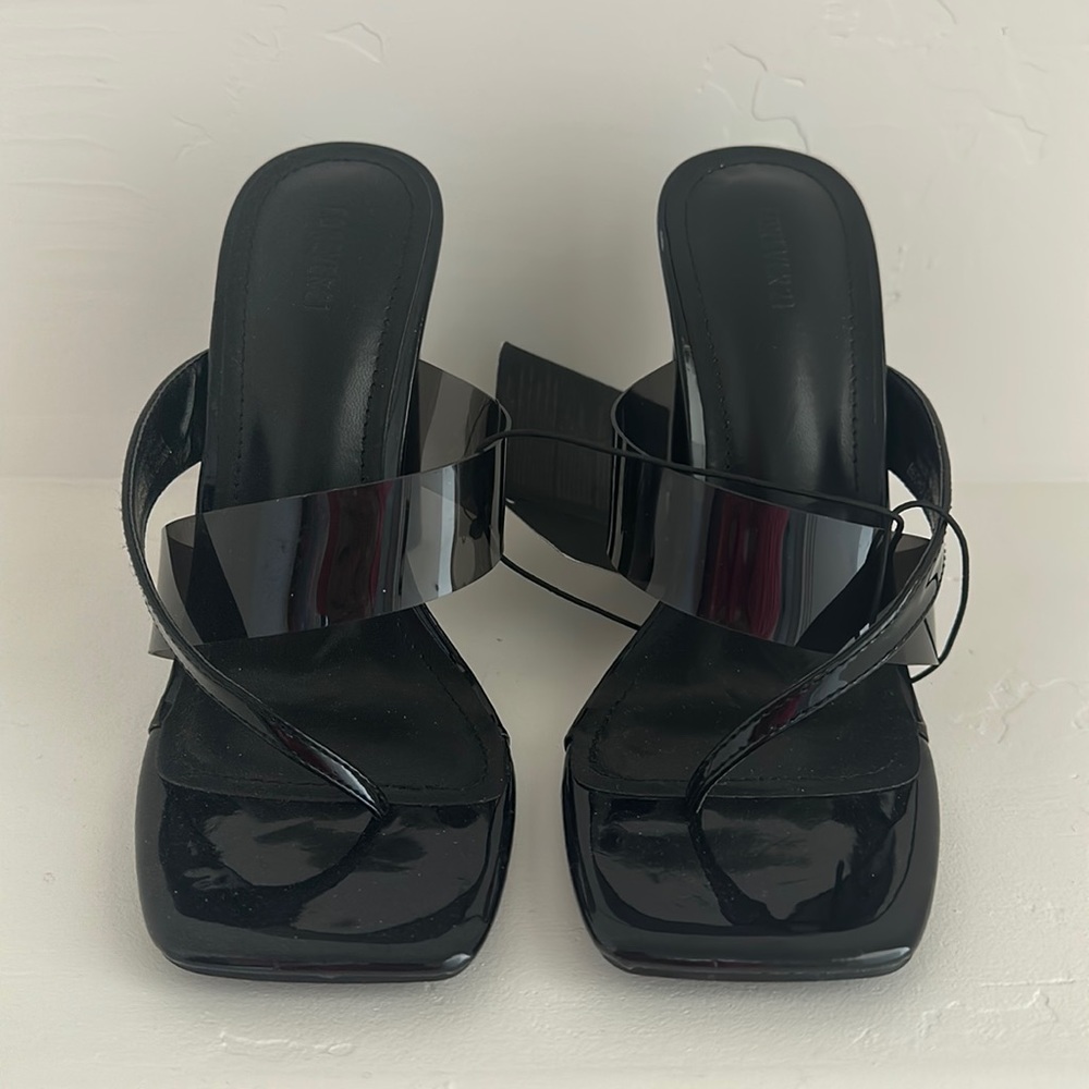 BRAND NEW SHINY BLACK OPEN TOES HEELS BY FOREVER 21!!!! SIZE 5 🖤🖤